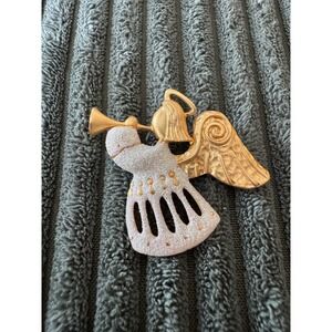Danecraft Angel Brooch Gold Tone‎ Trumpet Glitter Dress Wings Figural Pin